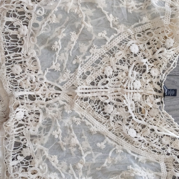 Beige lace and crochet top with tassels - Picture 4 of 4